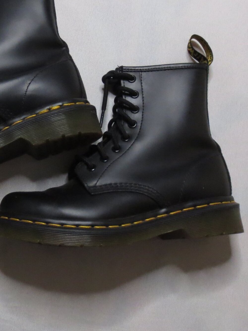 DR. MARTENS 1460’s SMOOTH LEATHER ORIGINAL COMBAT UNISEX BLACK BOOT SIZE 6